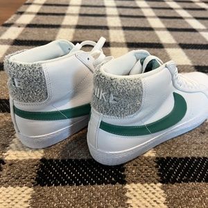 NIKE SB Zoom Blazer Mid - Green/White (Men's Size 10.5)